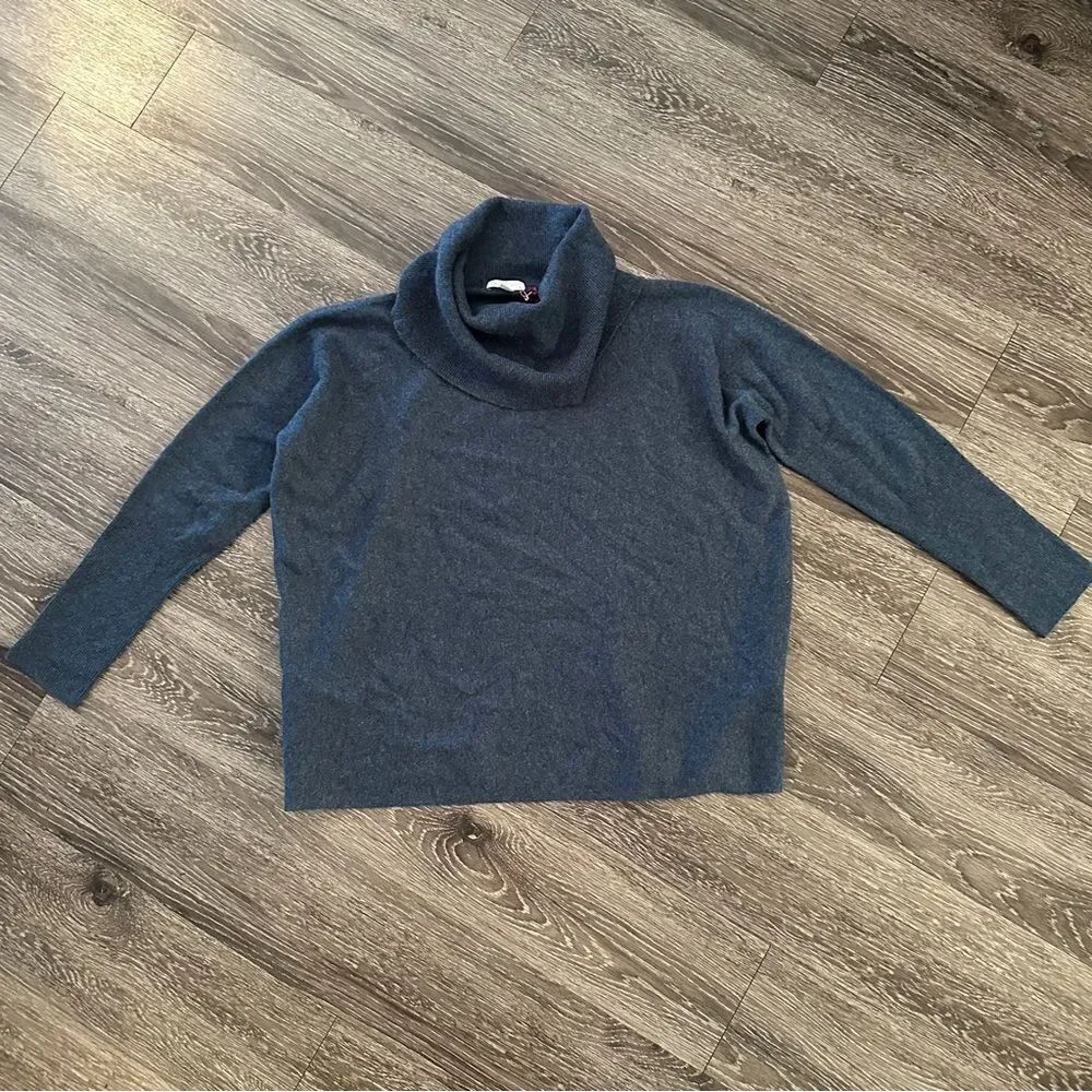 Garnet Hill 100% cashmere turtleneck